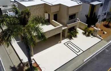 Imagem: A casa em condomínio possui 3 Dormitórios, 4 Banheiros, 3