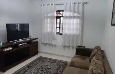 Imagem: A casa possui 4 Dormitórios, 3 Banheiros, 274m² de Área e