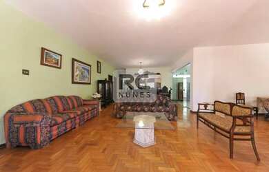 Imagem: A casa possui 5 Dormitórios, 5 Banheiros, 3 Vagas na garagem