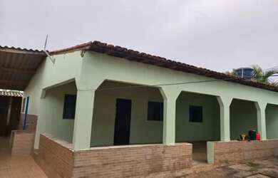 Imagem: A casa possui 3 Dormitórios, 1 Banheiro, 4 Vagas na garagem