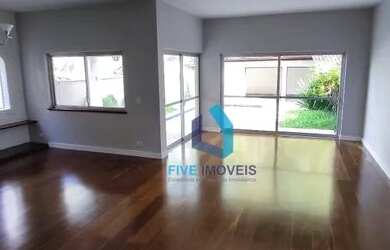 Imagem: A casa em condomínio possui 4 Dormitórios, 5 Banheiros, 2