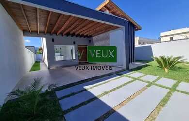 Imagem: A casa possui 3 Dormitórios, 2 Banheiros, 2 Vagas na garagem