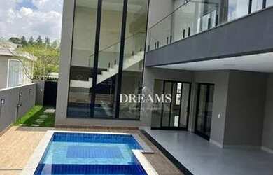 Imagem: A casa em condomínio possui 4 Dormitórios, 5 Banheiros, 5