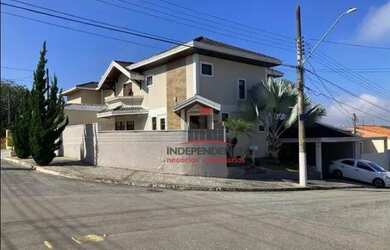 Imagem: A casa em condomínio possui 3 Dormitórios, 4 Banheiros, 2