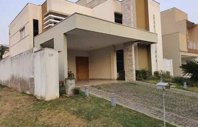 Imagem: A casa em condomínio possui 3 Dormitórios, 4 Banheiros, 299m²