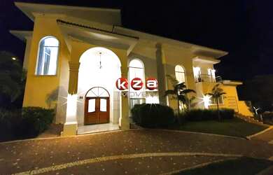 Imagem: A casa em condomínio possui 4 Dormitórios, 5 Banheiros, 2