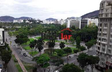 Imagem: O depósito possui 4 Vagas na garagem e 300m² de Área e está