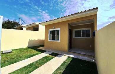 Imagem: A casa possui 2 Dormitórios, 1 Banheiro, 2 Vagas na garagem