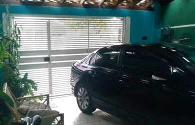 Imagem: A casa possui 2 Dormitórios, 1 Banheiro, 1 Vaga na garagem