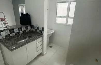 Imagem: O apartamento possui 2 Dormitórios, 1 Banheiro, 2 Vagas na