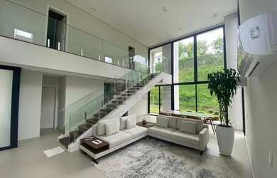 Imagem: A casa em condomínio possui 3 Dormitórios, 4 Banheiros, 3