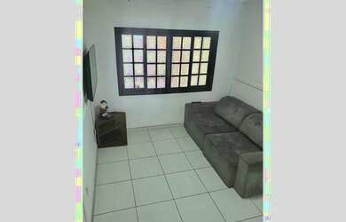 Imagem: A casa possui 3 Dormitórios, 2 Banheiros, 2 Vagas na garagem