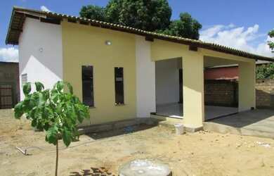 Imagem: A casa possui 2 Dormitórios, 2 Banheiros, 1 Vaga na garagem