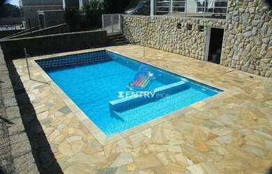 Imagem: A casa em condomínio possui 4 Dormitórios, 4 Banheiros, 3