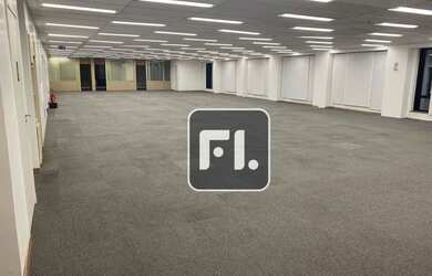 Imagem: O depósito possui 5 Vagas na garagem e 219m² de Área e está