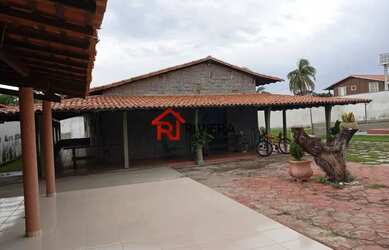 Imagem: A casa possui 4 Dormitórios, 5 Banheiros, 350m² de Área e