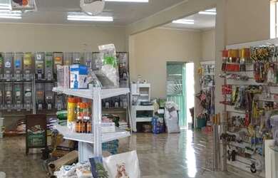 Imagem 2: Área comercial com moradia, semi acabada