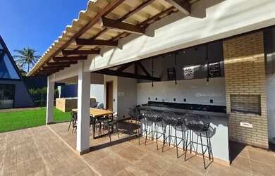 Imagem: A casa em condomínio possui 1 Dormitório, 3 Banheiros, 5 Vagas