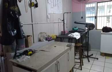 Imagem: O depósito possui 5 Vagas na garagem, 200m² de Área, Imóvel