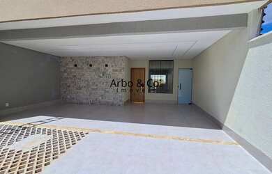 Imagem: A casa possui 3 Dormitórios, 3 Banheiros, 3 Vagas na garagem