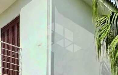 Imagem: A casa possui 2 Dormitórios, 1 Banheiro, 1 Vaga na garagem