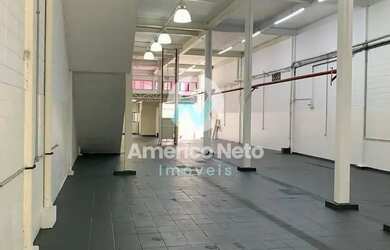 Imagem: O depósito possui 4 Vagas na garagem e 1000m² de Área e está