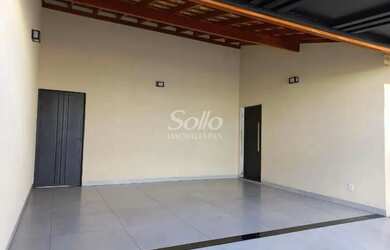 Imagem: A casa possui 3 Dormitórios, 4 Banheiros, 2 Vagas na garagem