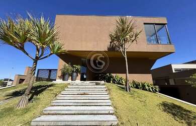 Imagem: A casa possui 5 Dormitórios, 5 Banheiros, 5 Vagas na garagem