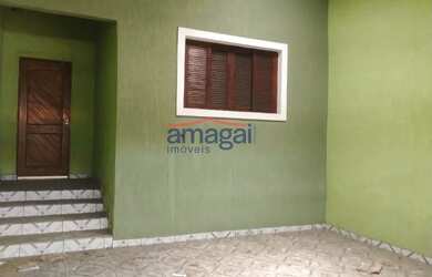 Imagem: A casa possui 2 Dormitórios, 1 Banheiro, 2 Vagas na garagem