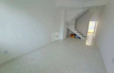 Imagem: A casa possui 2 Dormitórios, 3 Banheiros, 1 Vaga na garagem