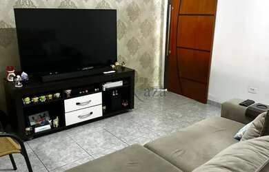 Imagem: A casa possui 3 Dormitórios, 2 Banheiros, 2 Vagas na garagem