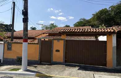 Imagem: A casa possui 2 Dormitórios, 2 Banheiros, 1 Vaga na garagem