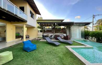 Imagem: A casa em condomínio possui 5 Dormitórios, 3 Banheiros, 3