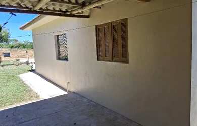 Imagem: A casa possui 2 Dormitórios, 2 Banheiros, 1 Vaga na garagem