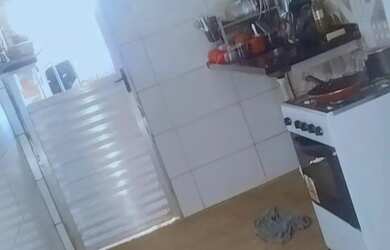 Imagem: A casa possui 2 Dormitórios e 2 Banheiros e está localizado