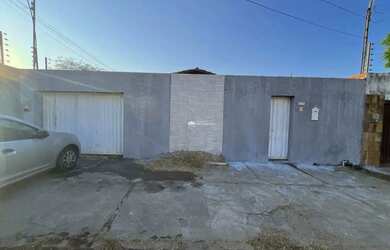 Imagem: A casa possui 3 Dormitórios, 5 Banheiros, 100m² de Área e