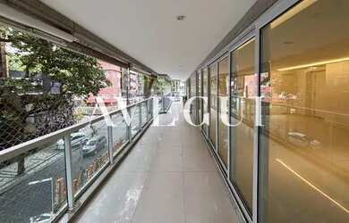 Imagem: O apartamento possui 4 Dormitórios, 5 Banheiros, 1 Vaga na