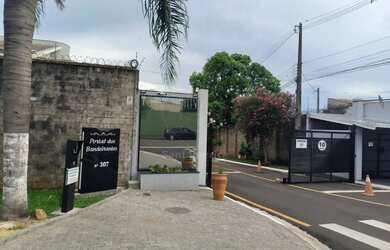 Imagem: A casa em condomínio possui 3 Dormitórios, 2 Banheiros, 4