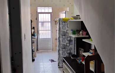 Imagem: A casa possui 2 Dormitórios e 1 Banheiro e está localizado