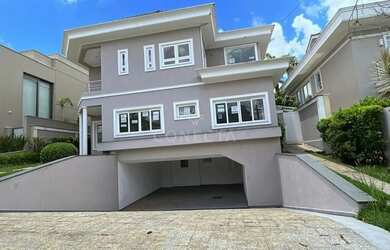 Imagem: A casa à venda possui 4 Dormitórios, 5 Banheiros, 5 Vagas