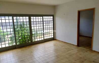 Imagem: O depósito possui 4 Vagas na garagem, 259m² de Área e Imóvel