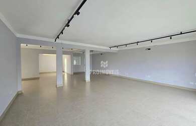 Imagem: O depósito possui 3 Vagas na garagem e 250m² de Área e está