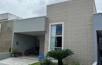 Imagem: A casa em condomínio possui 3 Dormitórios, 2 Banheiros, 1