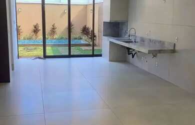 Imagem: A casa possui 3 Dormitórios, 4 Banheiros, 4 Vagas na garagem