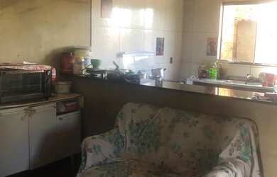 Imagem 5: Vende-se imóvel. 1 lote com 2 casas, uma maior na frente e uma menor...