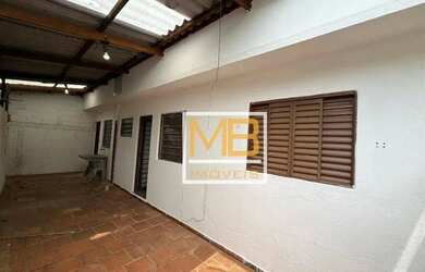 Imagem: A casa possui 1 Dormitório, 1 Banheiro, 1 Vaga na garagem