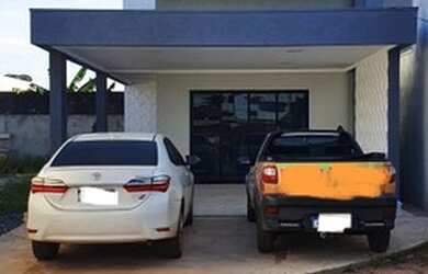 Imagem: A casa possui 4 Dormitórios, 3 Banheiros, 2 Vagas na garagem