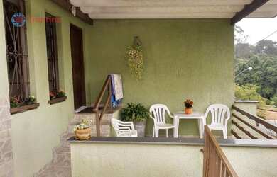 Imagem: A casa possui 4 Dormitórios, 2 Banheiros, 4 Vagas na garagem