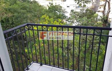 Imagem: O apartamento possui 3 Dormitórios, 1 Banheiro, 1 Vaga na garagem