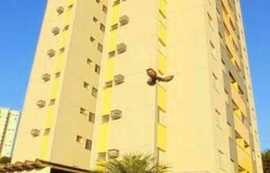 Imagem: O apartamento possui 3 Dormitórios, 1 Banheiro, 2 Vagas na